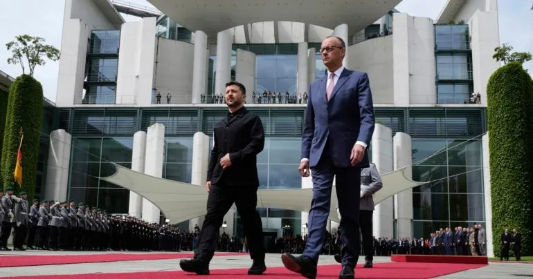 Зеленский прибыл в Берлин для переговоров с Мерцем и участия в видеоконференции с Трампом