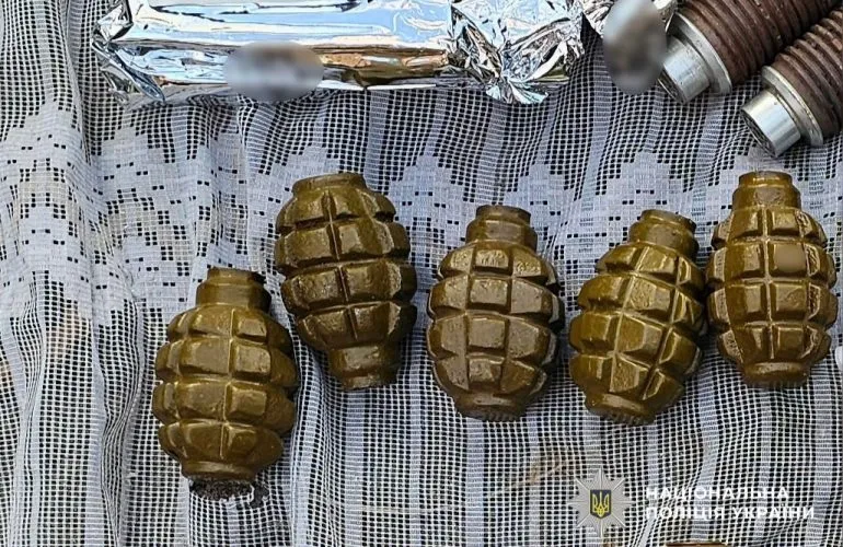 В Полтаве полиция изъяла арсенал боеприпасов из легкового автомобиля на Охтирском Шляху