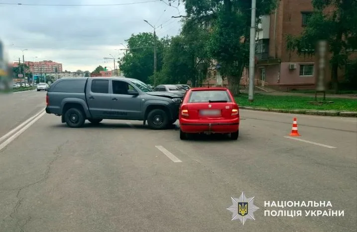 Дорожня аварія у Полтаві: на вулиці Вокзальній зіткнулися два легковики, постраждала жінка