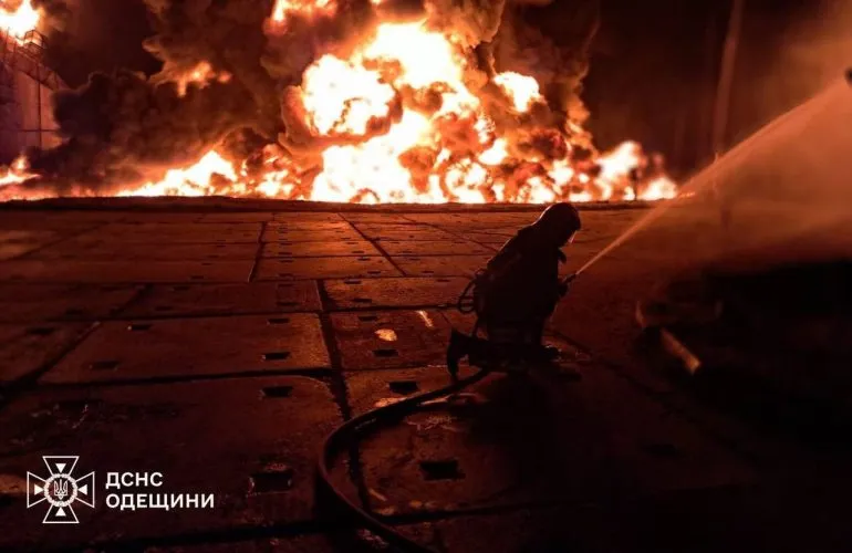 Масштабна нічна атака: рф завдала Україні удару 93 дронами і 2 ракетами