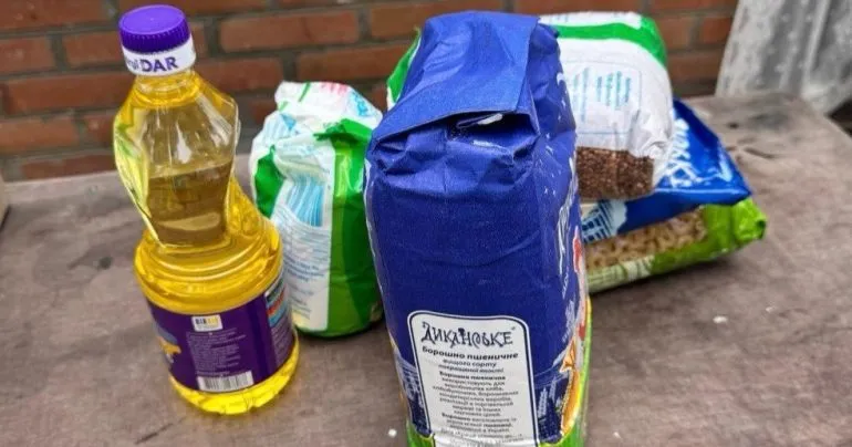 У Полтаві працівникам лікарень роздають продуктові набори до Дня медика