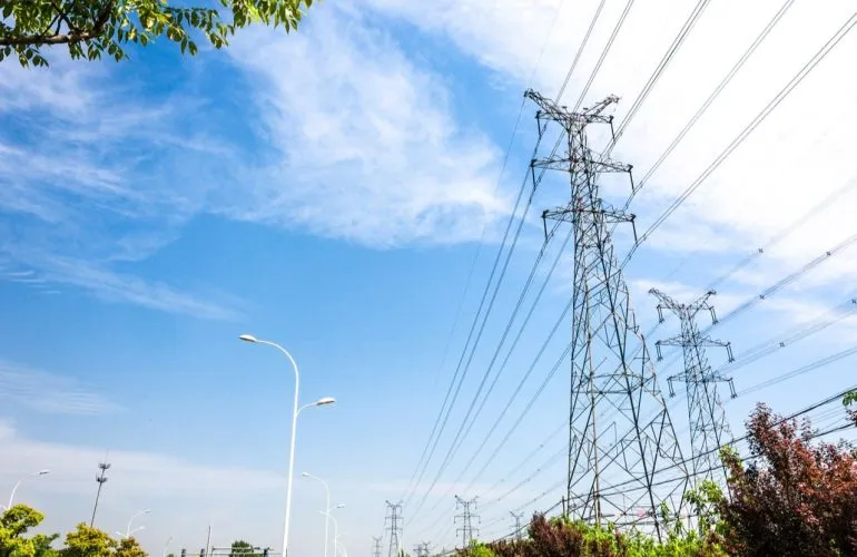 Як дізнатися про планові та аварійні відключення електроенергії у Полтавській області