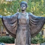Помнит ли Полтава свою легенду Раису Кириченко: состояние памятника на её улице