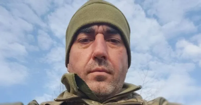 Медик-десантник из Хорола помогает семьям погибших после ранения на фронте