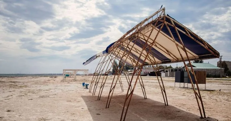 Курортний сезон-2025 на окупованому півдні України: занепад туризму та пусті пляжі