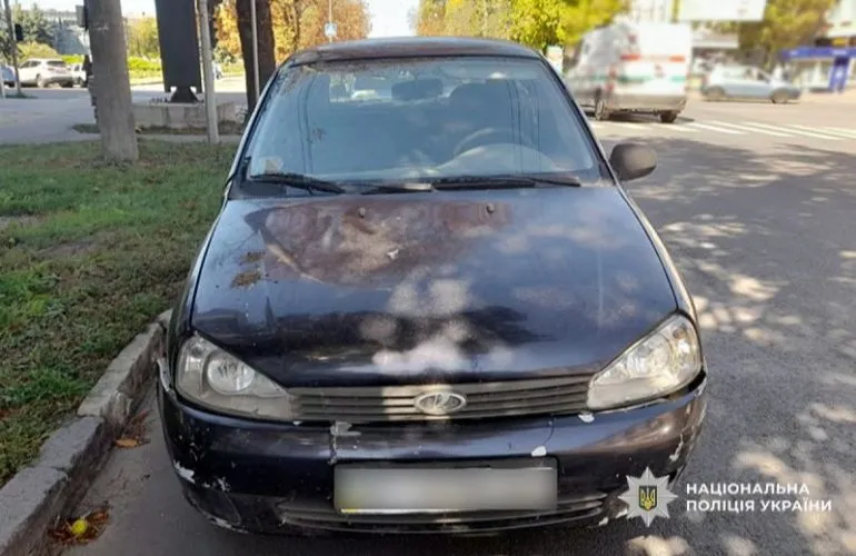 У центрі Полтави автомобіль ВАЗ збив дівчину на пішохідному переході