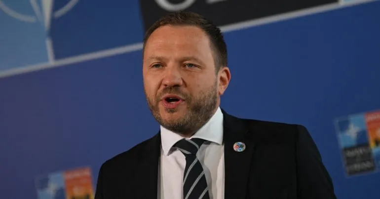 Естонія з 2026 року повністю заборонить імпорт скрапленого газу з росії