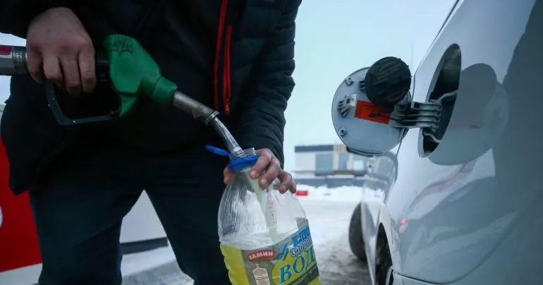 Дефіцит бензину на окупованих територіях України поглиблюється через удари по НПЗ