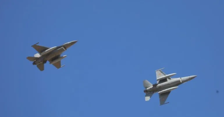 Румынские F-16 отслеживали дрон в воздушном пространстве: реакция Зеленского