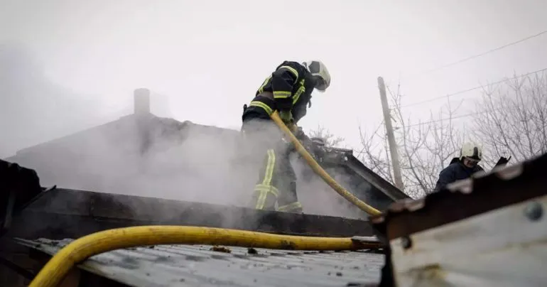 У Полтаві жінці, підозрюваній у вбивстві чоловіка та підпалі будинку, продовжили цілодобовий домашній арешт