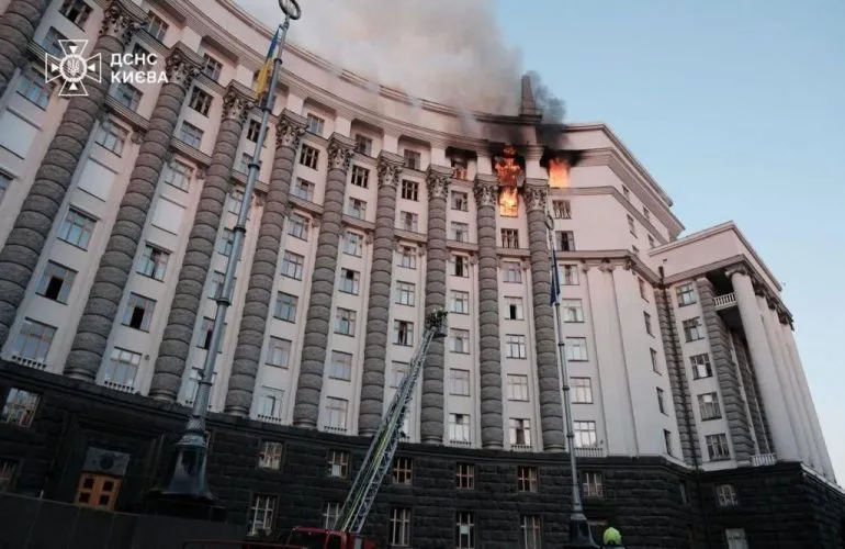 росія здійснила масовану атаку на Україну 805 дронами та 13 ракетами