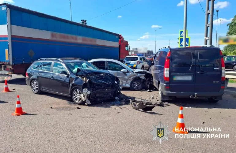 Троє постраждалих, серед них дитина: ДТП у Полтаві на Алмазному