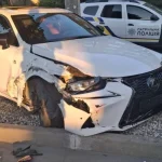 ДТП у Полтаві: Lexus врізався у Ford і зніс паркан на вулиці Миру