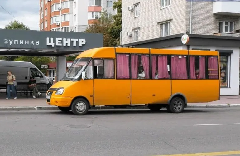 У Кременчуці організували безкоштовний об’їзд та екстрену переправу після атаки по Крюківському мосту