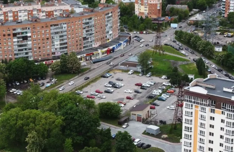 Автостоянка на вулиці Миру, 12 прагне сплачувати оренду напряму до бюджету