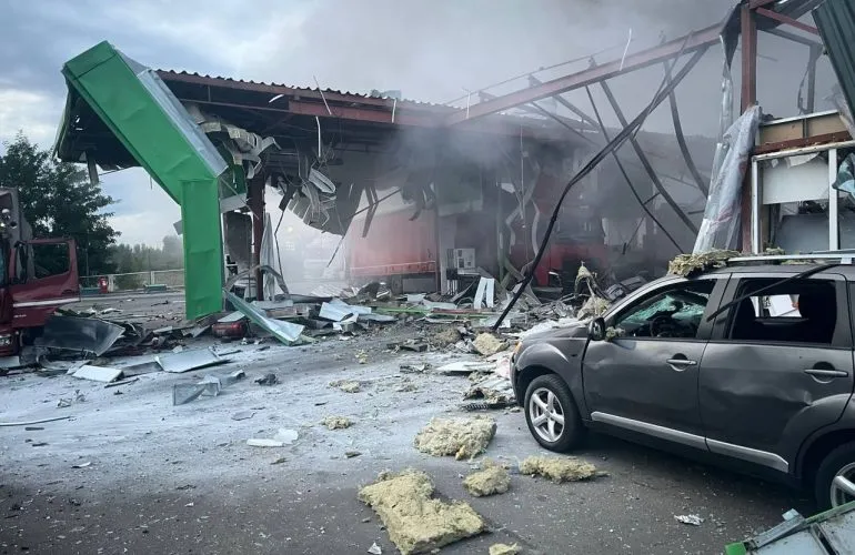 Дронова атака рф по АЗС у Полтавському районі: одна людина травмована