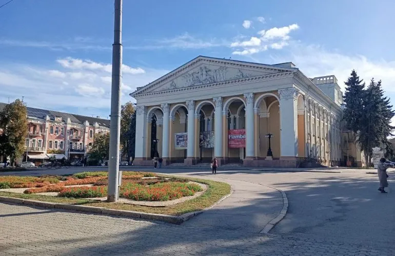 Антон Чубенко призвал театр имени Гоголя обновить репертуар и привлечь зрителей