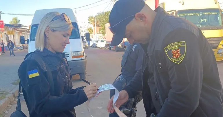 Полтавські інспектори з паркування за місяць оштрафували водіїв на понад 600 тисяч гривень