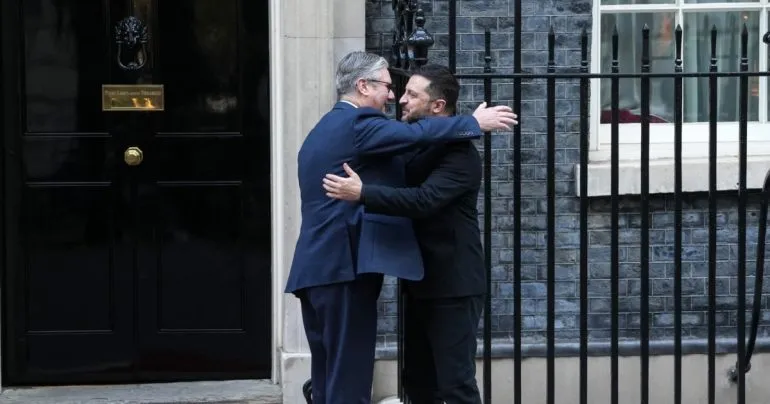 Зеленский представил дрон OCTOPUS премьеру Великобритании: первые испытания в Украине