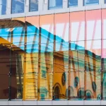 Акриловое оргстекло: альтернатива стеклу для световой рекламы, мебели и интерьера