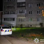 У Кременчуці поліція з’ясовує причини смерті чоловіка біля будинку