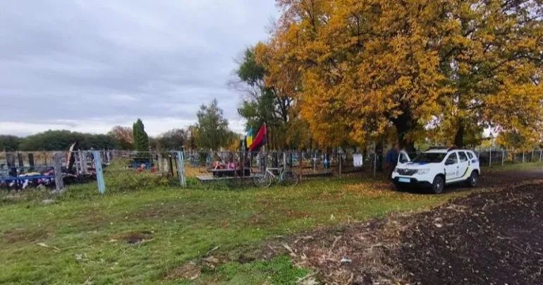 В Белоцерковской громаде полиция расследует осквернение могилы в селе Рокита