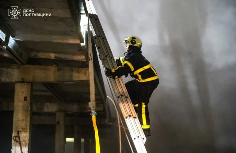 Російські дрони атакували Полтавщину: пошкоджено склад, жертв немає