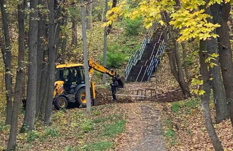 В Полтаве стартовали работы по переносу сетей на Монастырской горе
