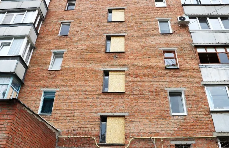 В Полтаве начинают замеры окон в домах, поврежденных обстрелами рф