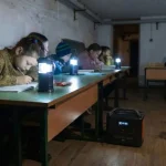 Полтавські школи залишаються без освітлення в укриттях: влада змінює розклади занять