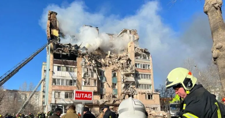 В Тернополе в результате российского удара погибли 25 человек, среди них трое детей