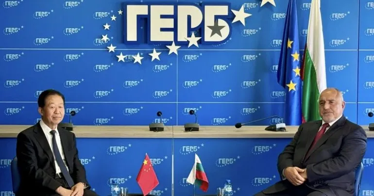 Болгарская партия ГЕРБ сняла украинский флаг со штаб-квартиры по просьбе Китая