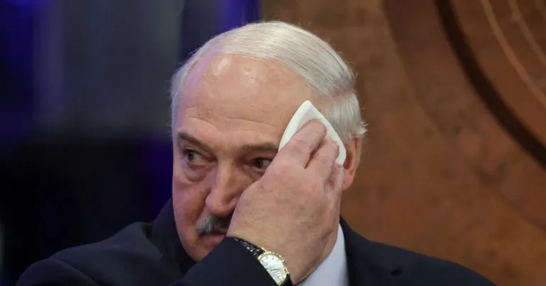 Беларусь помиловала 31 украинца и передает их Украине на фоне мирных переговоров