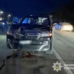 В Чутовом под колесами внедорожника погиб пешеход, который переходил дорогу в неположенном месте