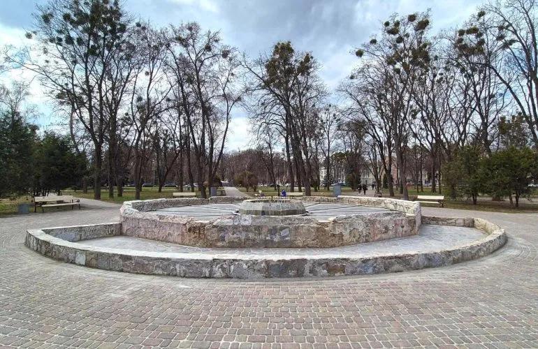 В Солнечном парке Полтавы демонтируют фонтан за 380 тысяч гривен