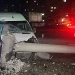 В Полтаве микроавтобус снес электроопору на проспекте Вавилова: подробности ДТП