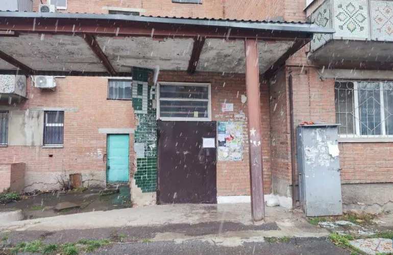 В Полтаве прорыв трубы в заброшенной квартире оставил многоэтажку без отопления