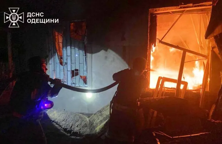 росія здійснила масовану атаку на Україну 105 безпілотниками і ракетою