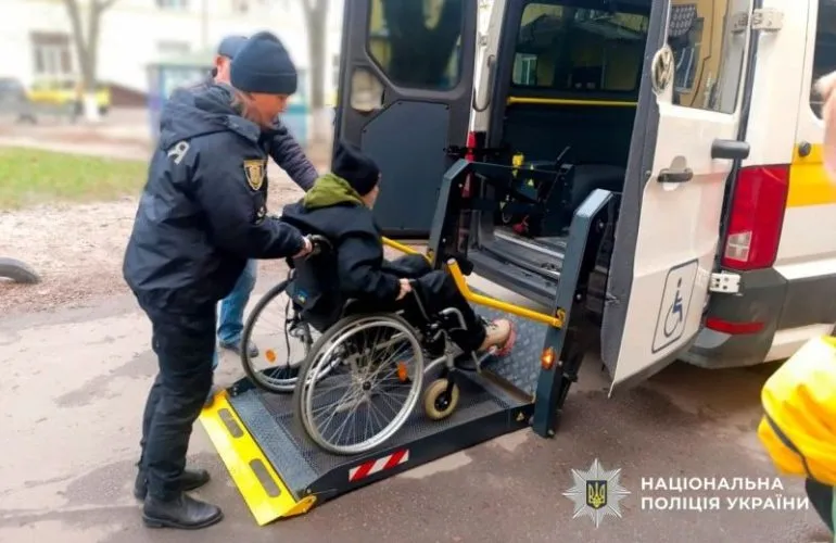 У Полтаві врятували 83-річного чоловіка у критичному стані під час візиту соцпрацівників