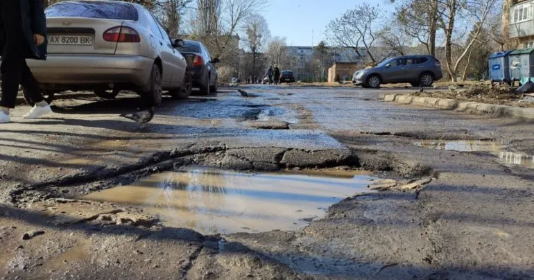 У Полтаві уклали договір на ремонт доріг за 16 адресами на 8,5 млн грн з переплатою на матеріали