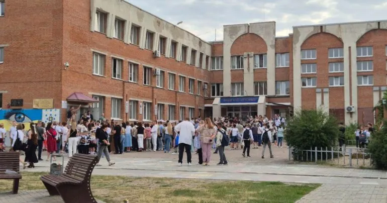 МОН рекомендує школам змінити графік канікул та структуру навчального року через можливі відключення світла