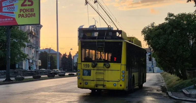 У Полтаві майже половина нових водіїв тролейбусів залишають роботу