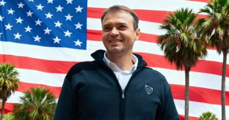 В’ячеслав Тютюнник, который проживает в США, официально зарегистрирован депутатом Полтавского городского совета