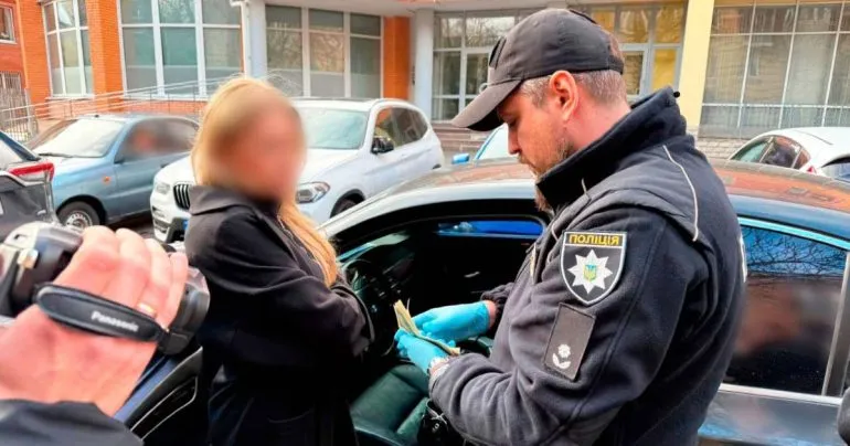 00 за фіктивну довідку ВЛК: у Полтаві затримали директорку юркомпанії