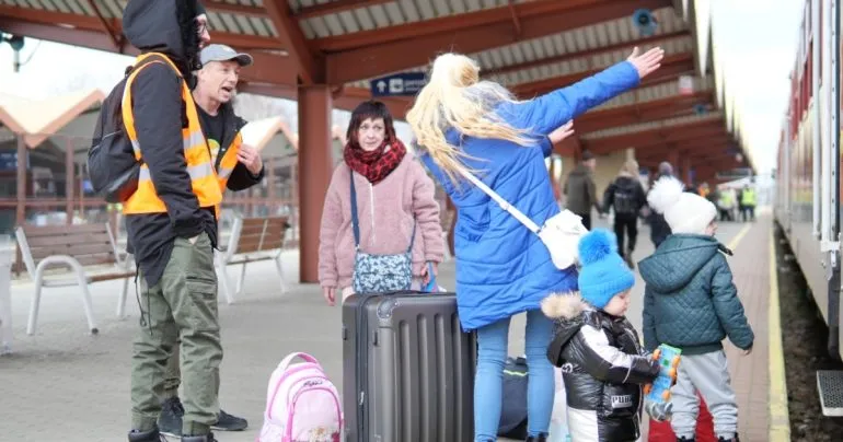 Як 2025 рік вплинув на життя українських біженців у Європі: ситуація в Німеччині, Польщі та Чехії