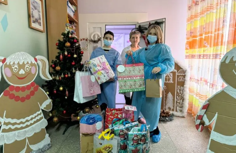 Волонтери ПДМУ організували святкову підтримку для дітей у лікарні Полтави