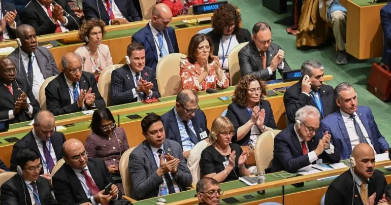 Генеральная ассамблея ООН призвала Россию вернуть похищенных украинских детей