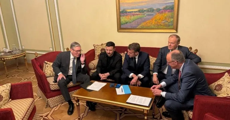 Макрон, Стармер і Мерц провели переговори з Трампом щодо врегулювання війни в Україні