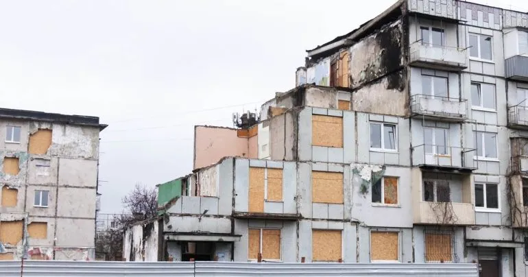 Мешканці зруйнованого будинку на Баленка майже рік вимагають ремонту від влади