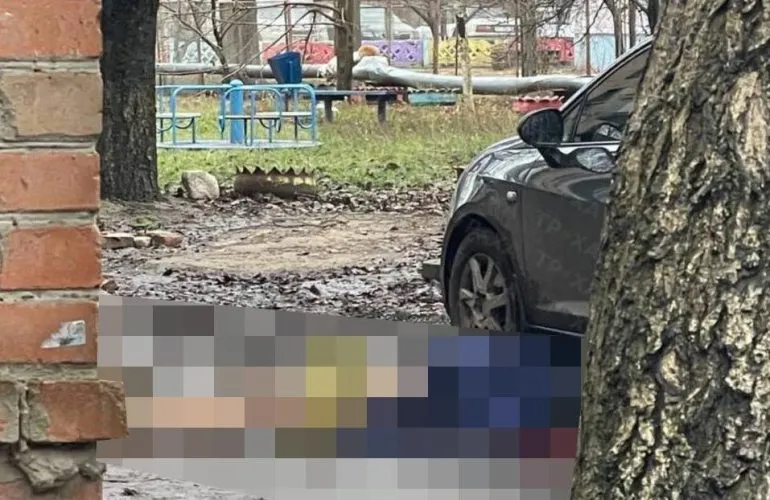 У Розсошенцях чоловік загинув після падіння з п’ятого поверху багатоповерхівки